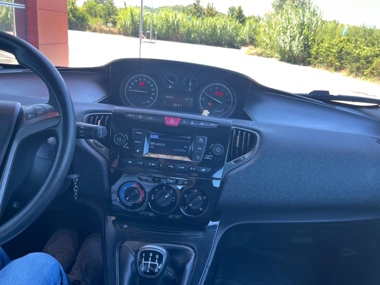 Lancia Ypsilon 0.9 TwinAir 85 CV 5 porte Metano Ecochic Platinum