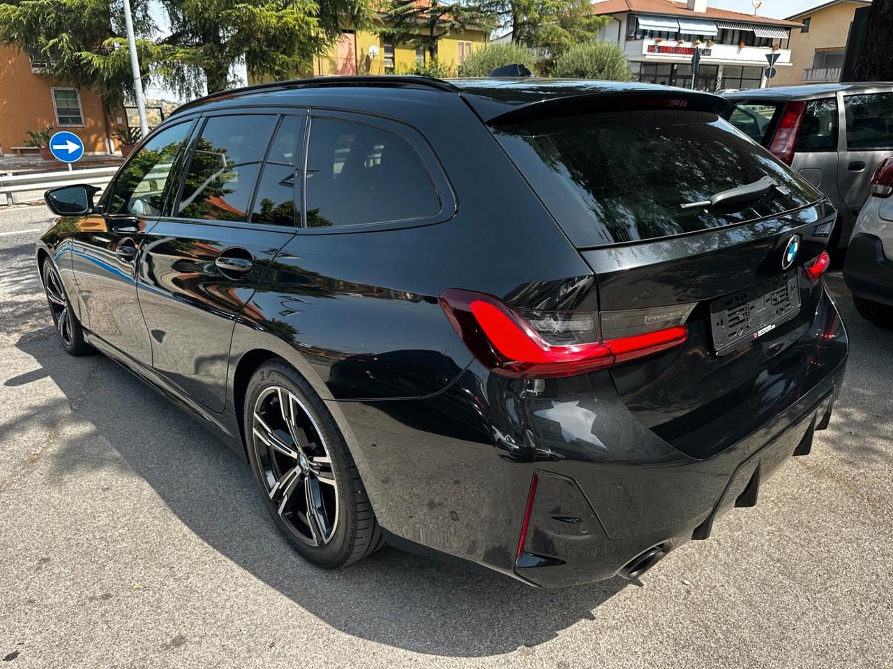 Bmw 318 d Touring M SPORT_PANORAMA_TOTAL BLACK_FARI oLED_HEAD-UP 320