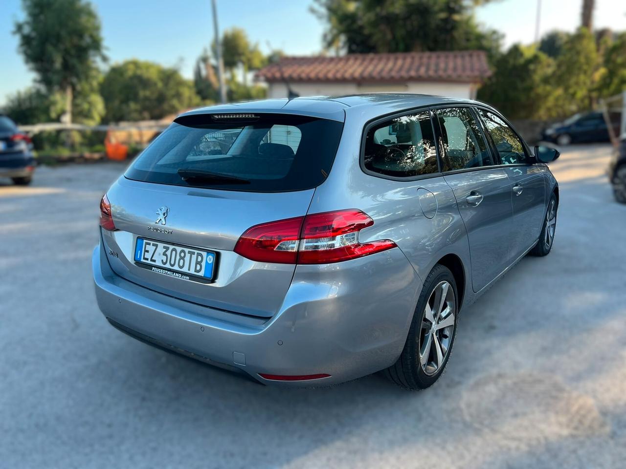 PEUGEOT 308 1.2 SW Pure tech- 2015