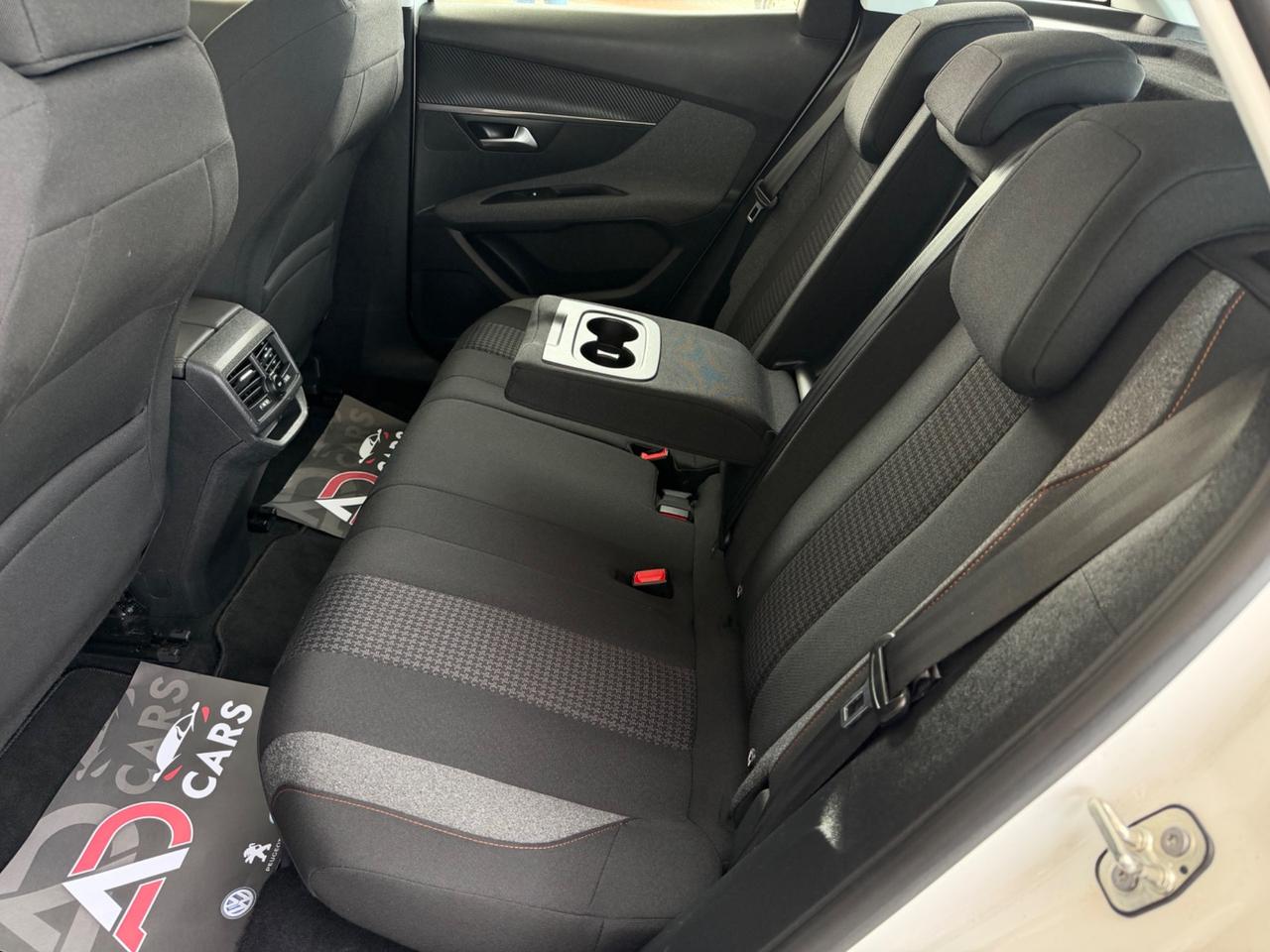 Peugeot 3008 BlueHDi 130 EAT8 Allure