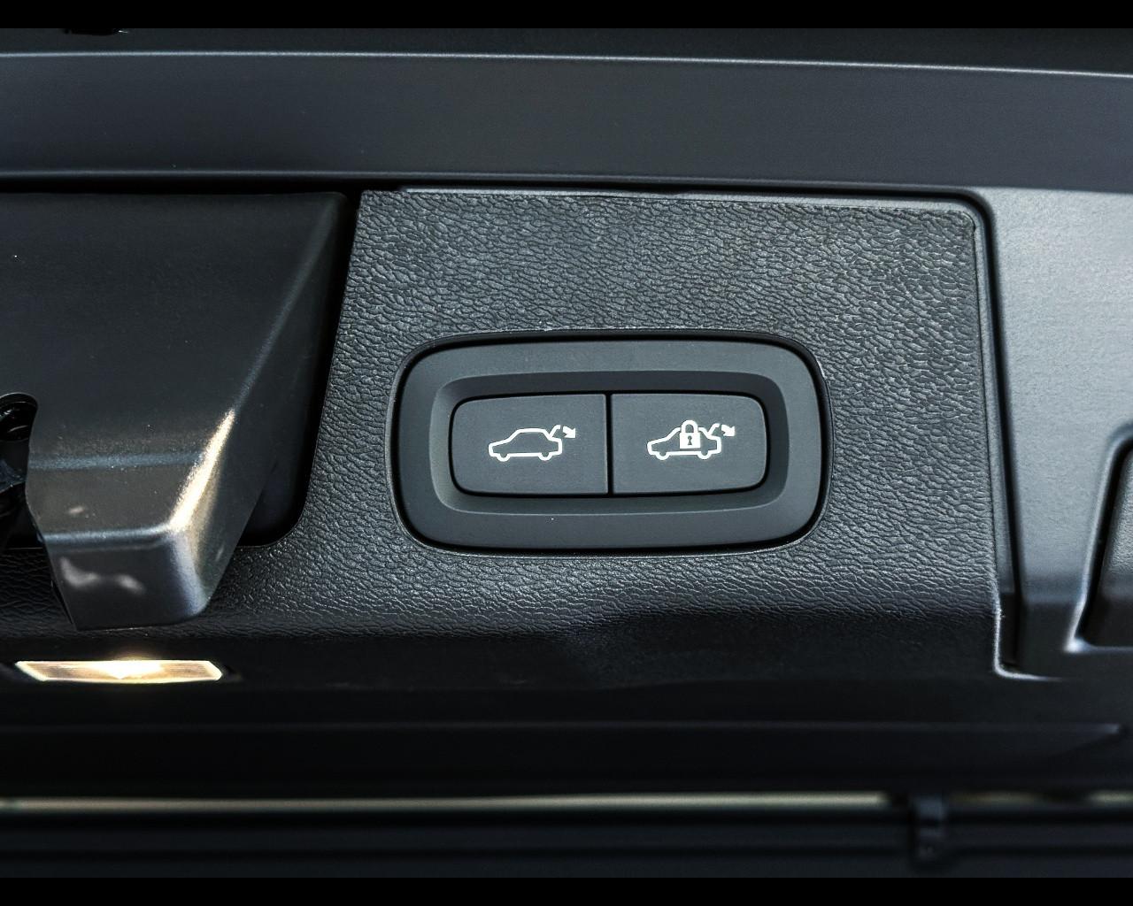 VOLVO XC60 Ultra Black Edition T6 AWD AUT