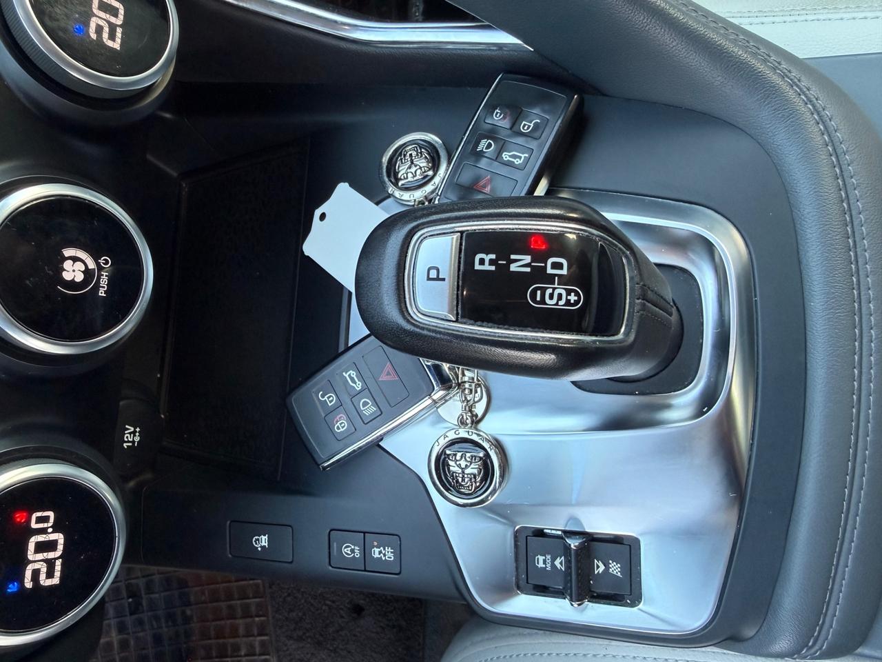 Jaguar E-Pace 2.0D 180 CV AWD aut. R-Dynamic