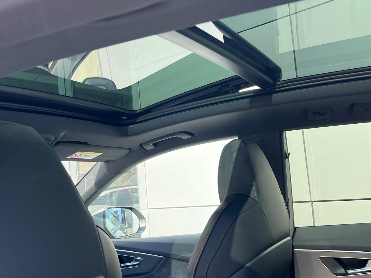 Audi RSQ8 performance possibilità noleggio no scoring