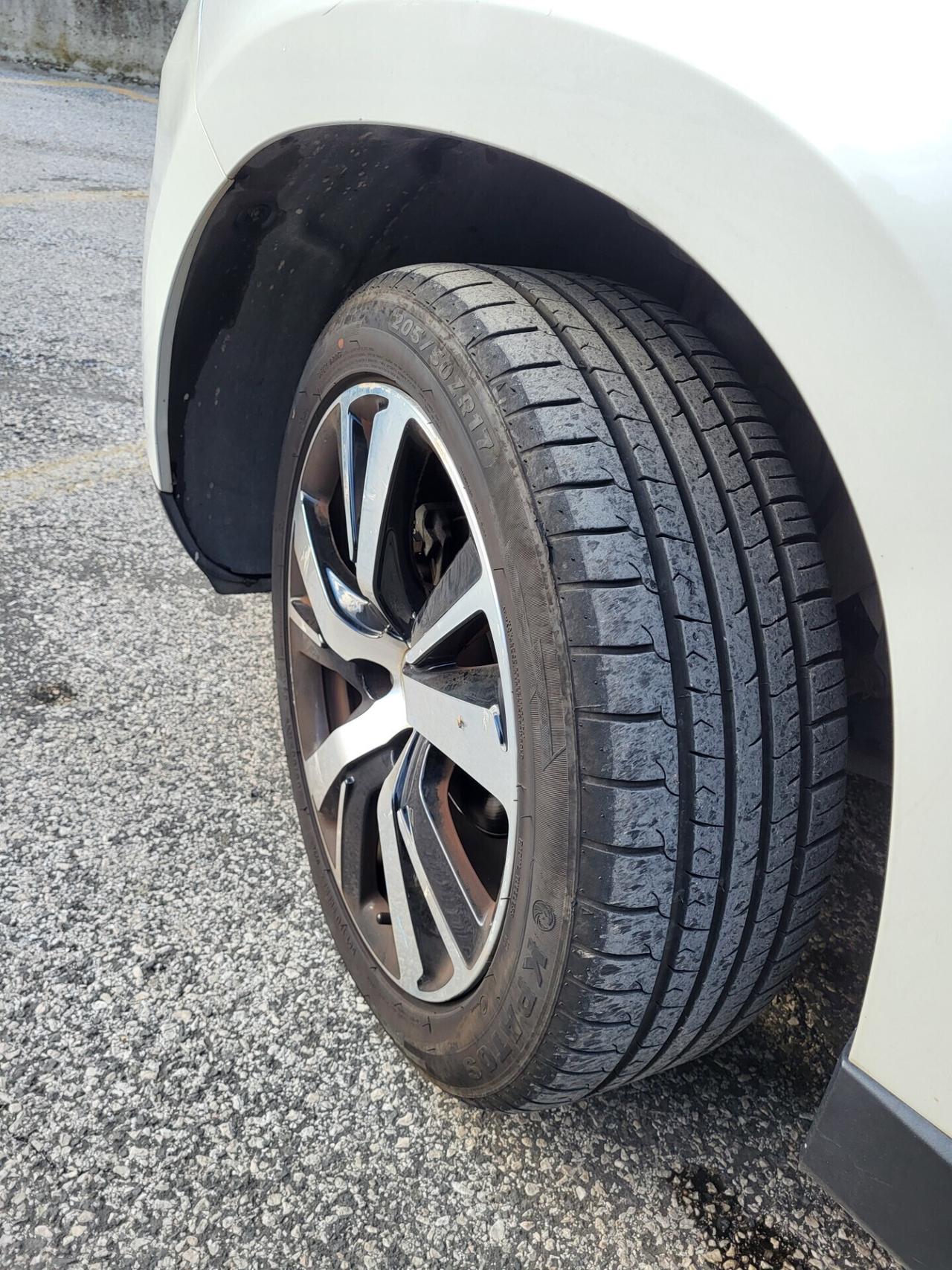PEUGEOT 2008 1,6 HDI-TETTO PANOR-NAVI-3 REVISIONI