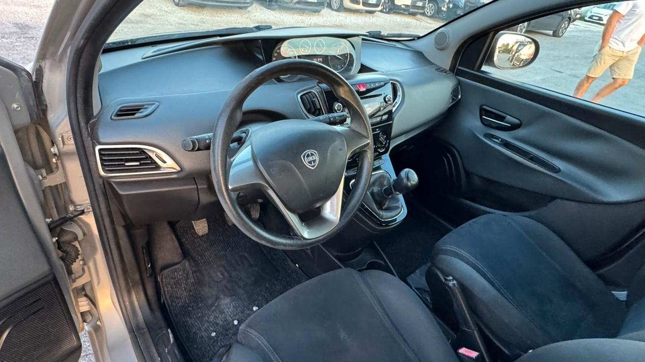 Lancia Ypsilon 0.9 TwinAir 85 CV 5 porte