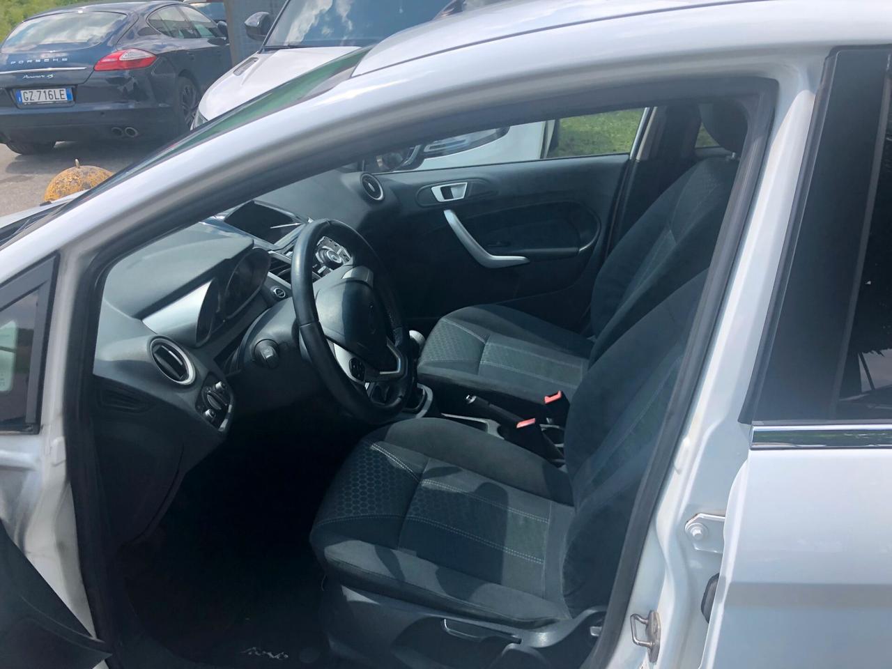 Ford Fiesta 1.4 TDCi 70CV 5 porte Titanium