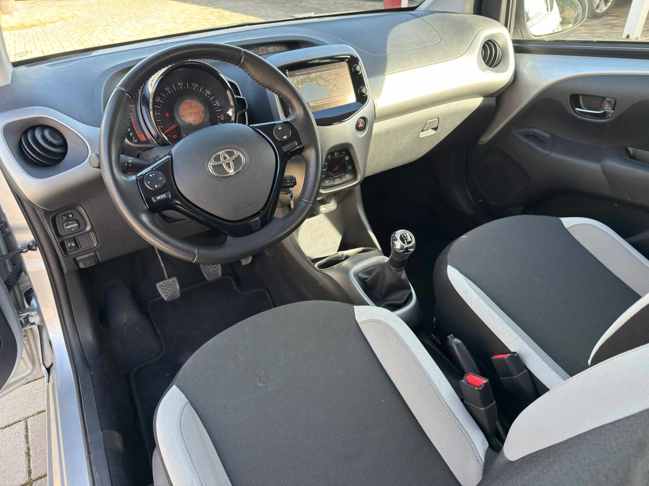 Toyota Aygo 1.0 VVT-i 69 CV 5 porte x-play