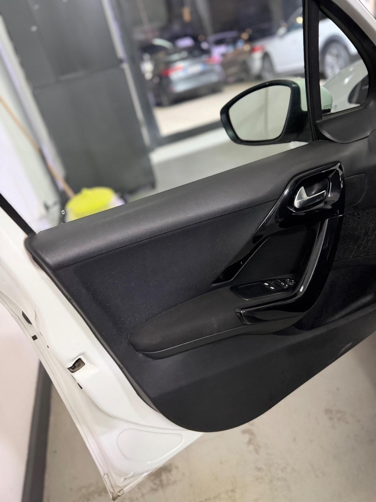 Peugeot 208 1.4 HDi 68 CV 5 porte Active