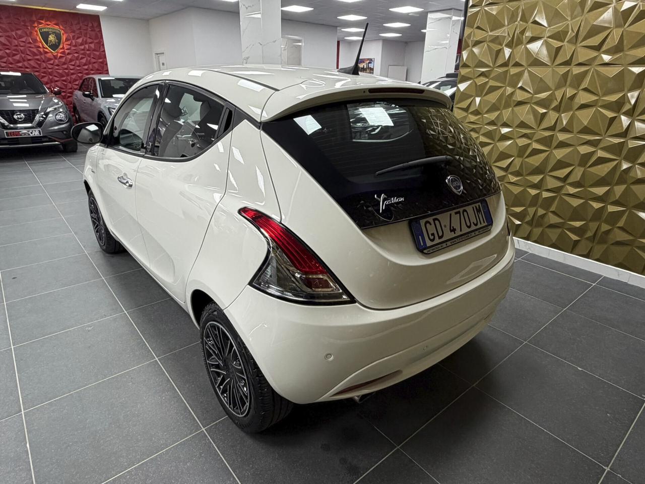 Lancia Ypsilon 1.0 FireFly 5 porte S&S Hybrid Ecochic Gold