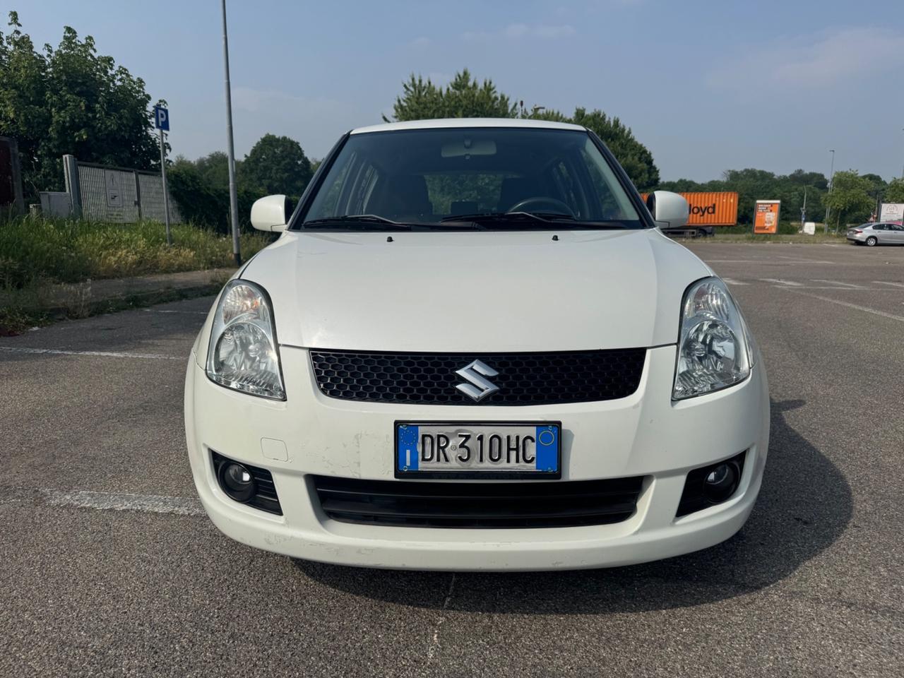 Suzuki Swift bianco perla idonea ai neopatentati