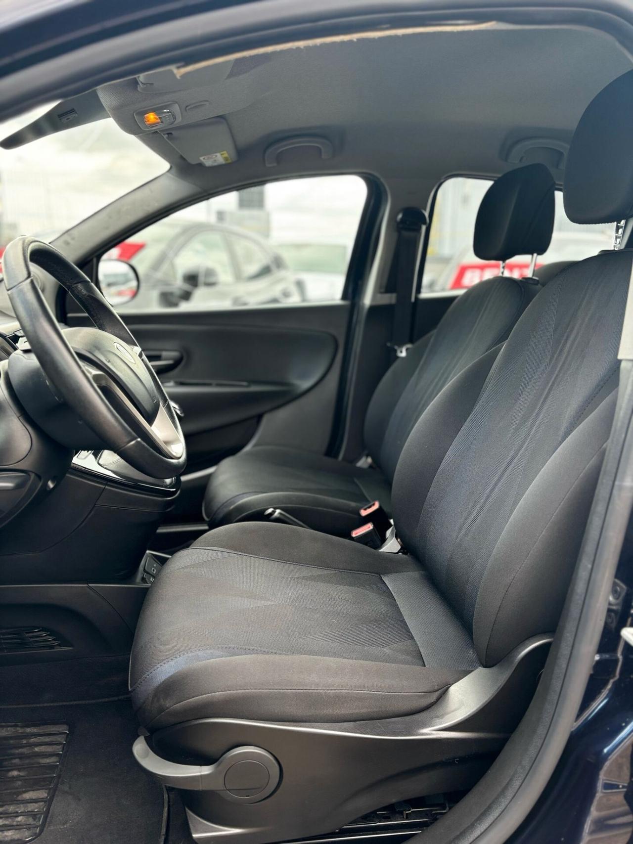 Lancia Ypsilon 1.0 FireFly 5 porte S&S Hybrid Ecochic Gold