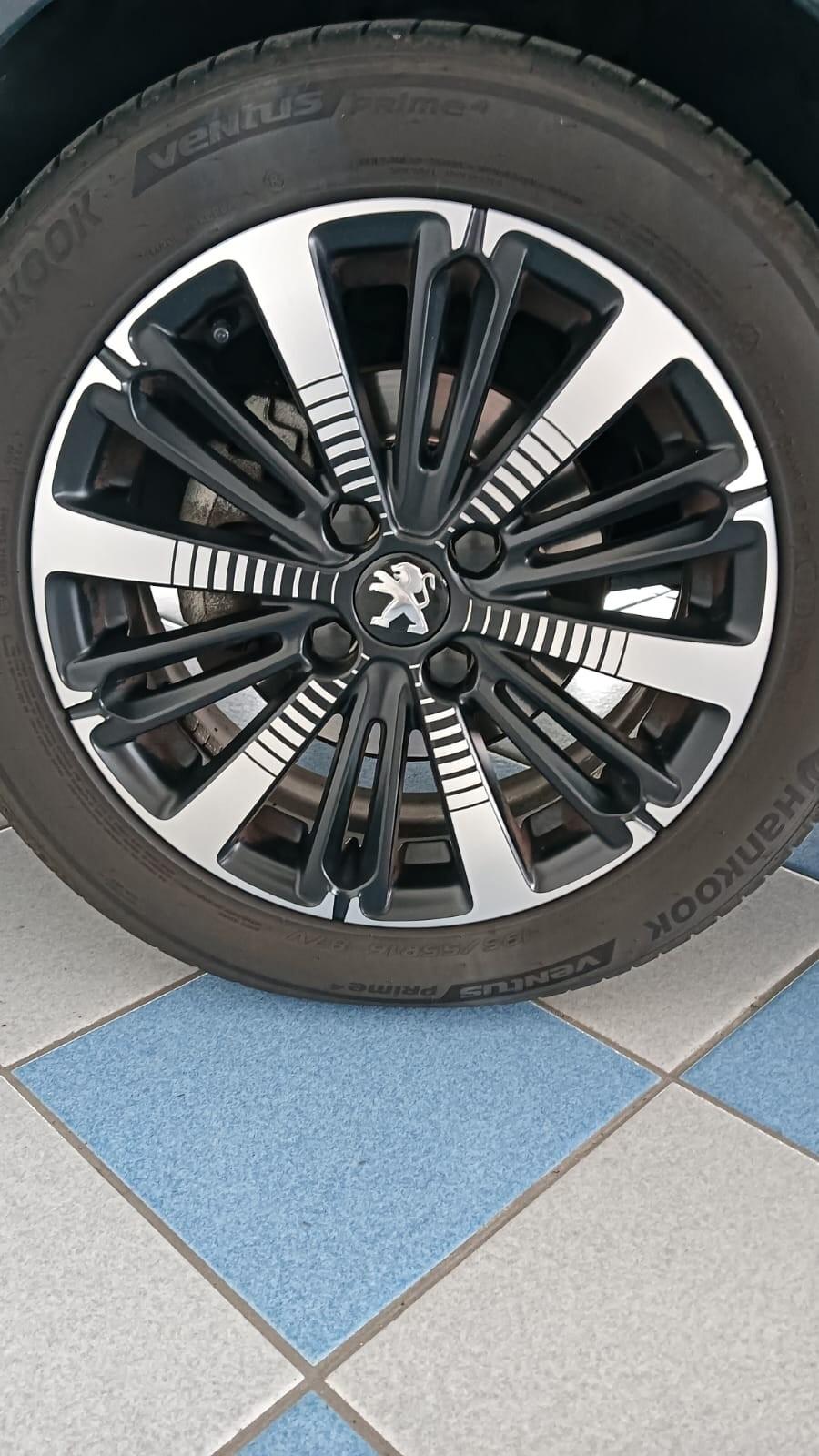 Peugeot 208 PureTech 82 Stop&Start 5 porte Signature