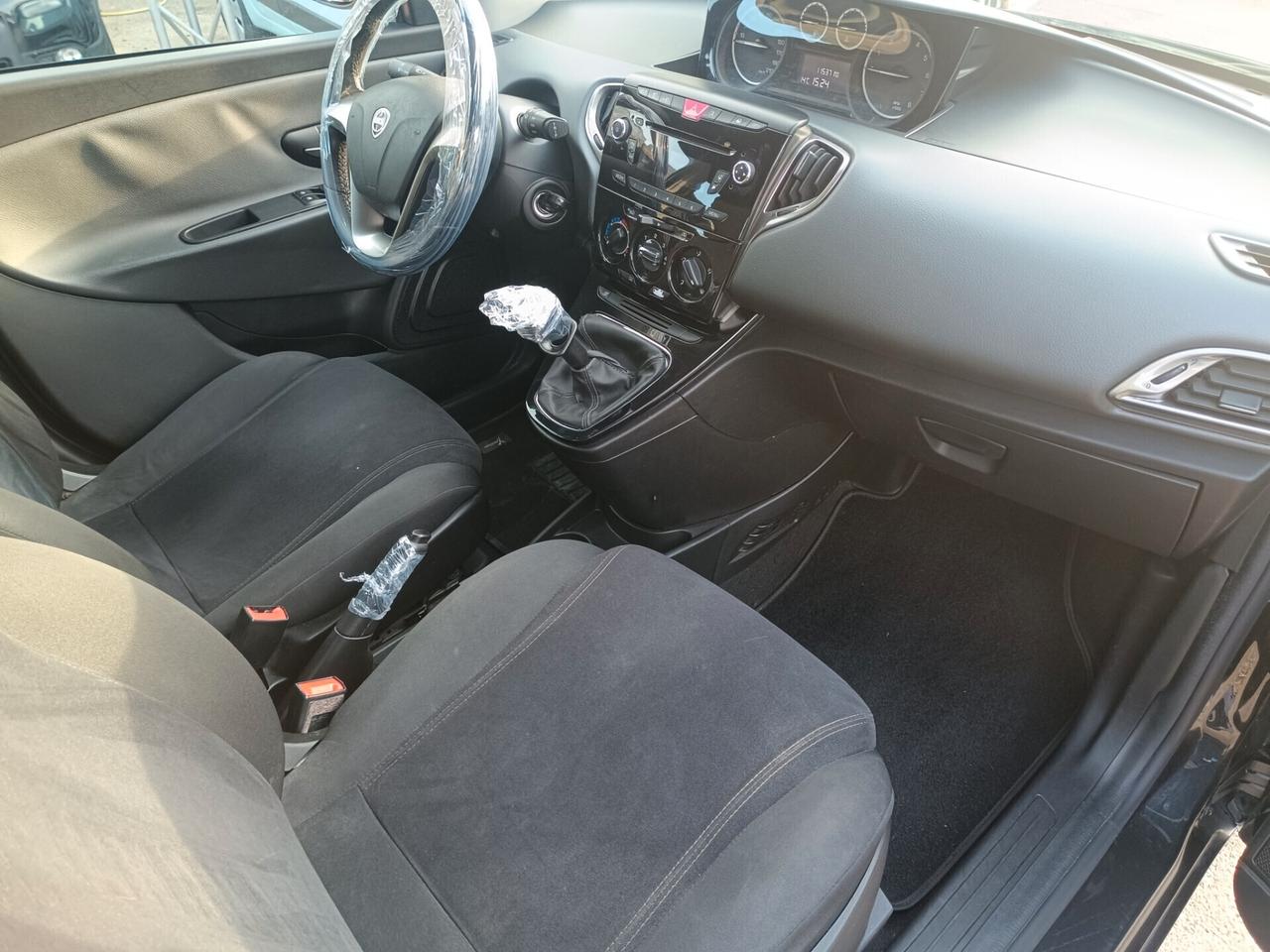 Lancia Ypsilon 1.2 69 CV 5 porte Platinum