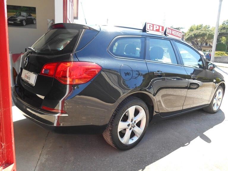 Opel Astra 1.4 Turbo 140CV Sports Tourer GPL Tech Elective