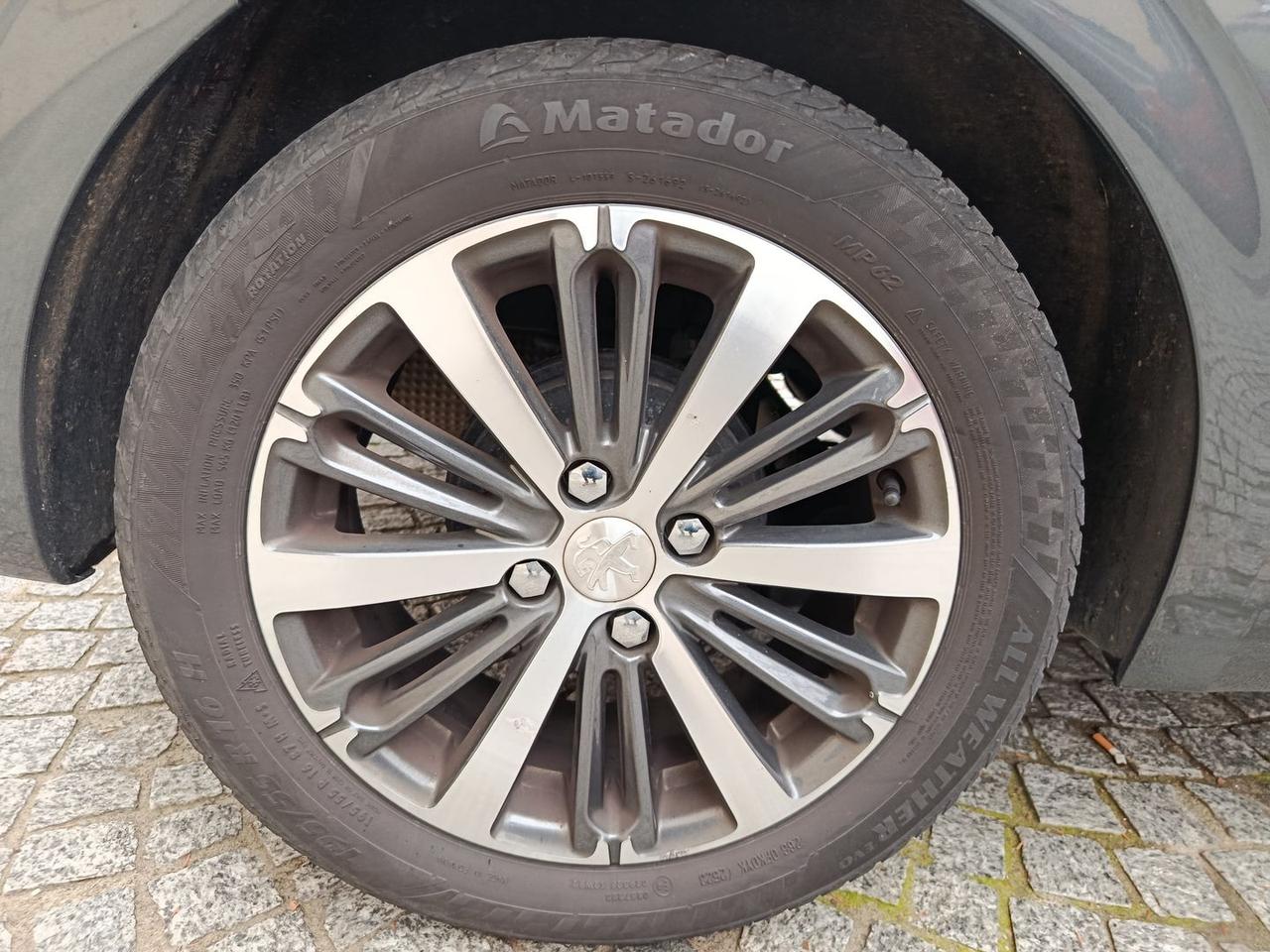 Peugeot 208 Allure 1.2 PureTech 82 #8383