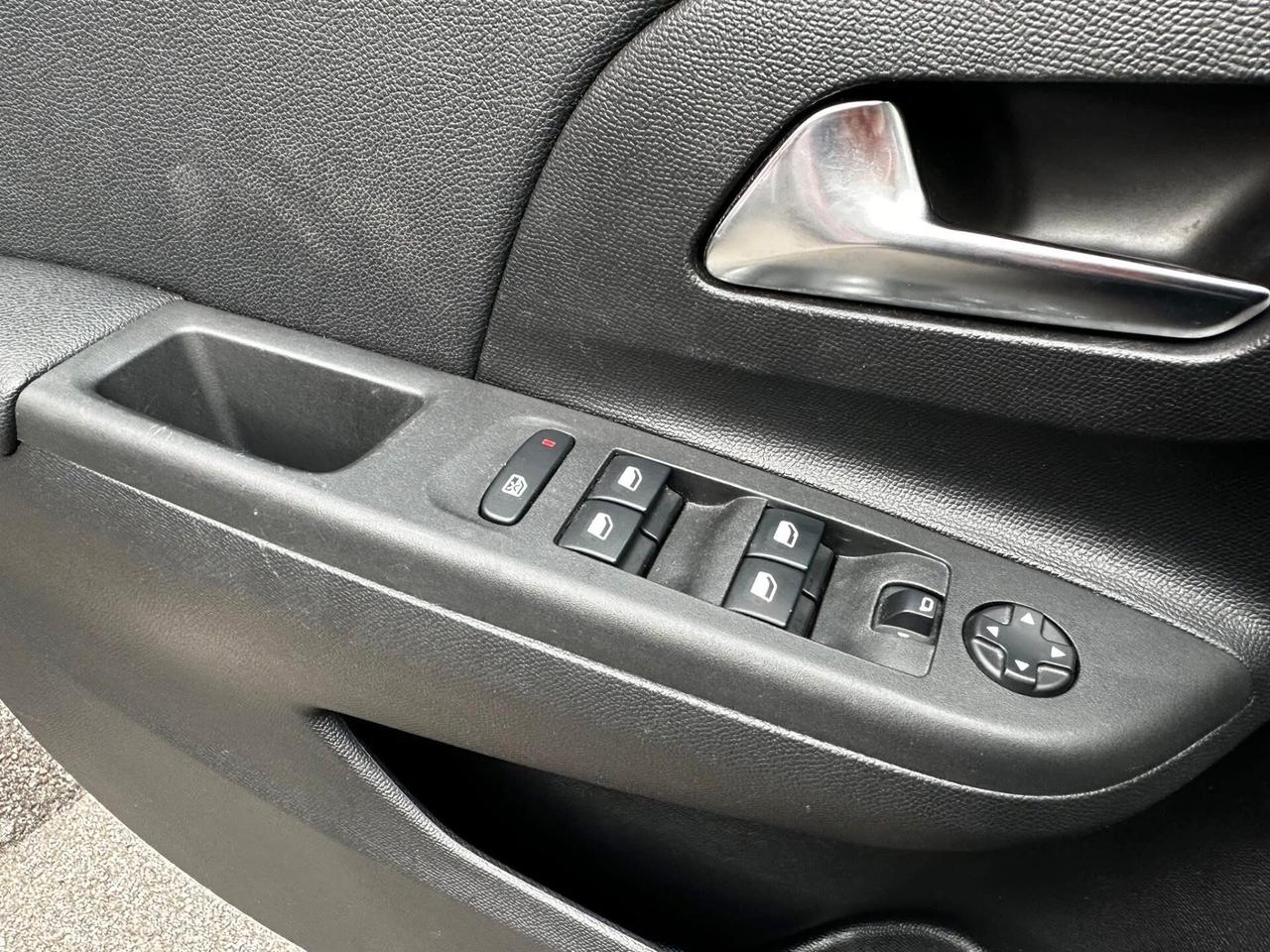 Opel Corsa 1.2 Edition NEOPATENTATI BI-COLOR