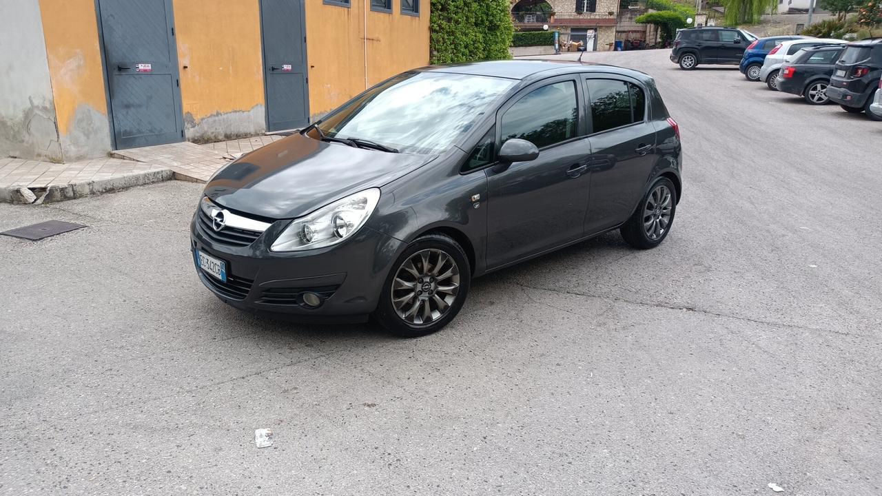 Opel Corsa 1.2 benzina GPL anno 2010 chilometri 170.000