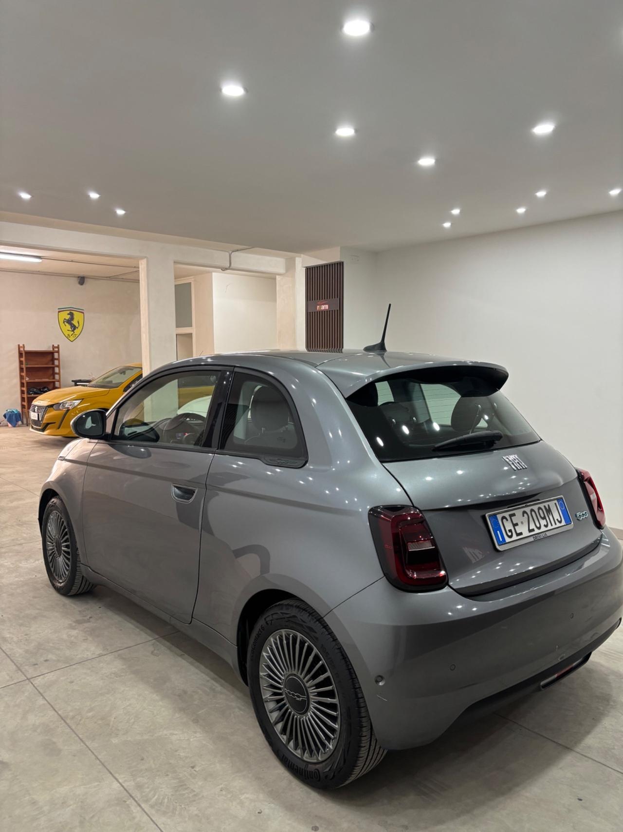 Fiat 500 500e Berlina 42 kWh La Prima