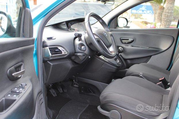 Lancia Ypsilon 1.0 69cv firefly hybrid gold