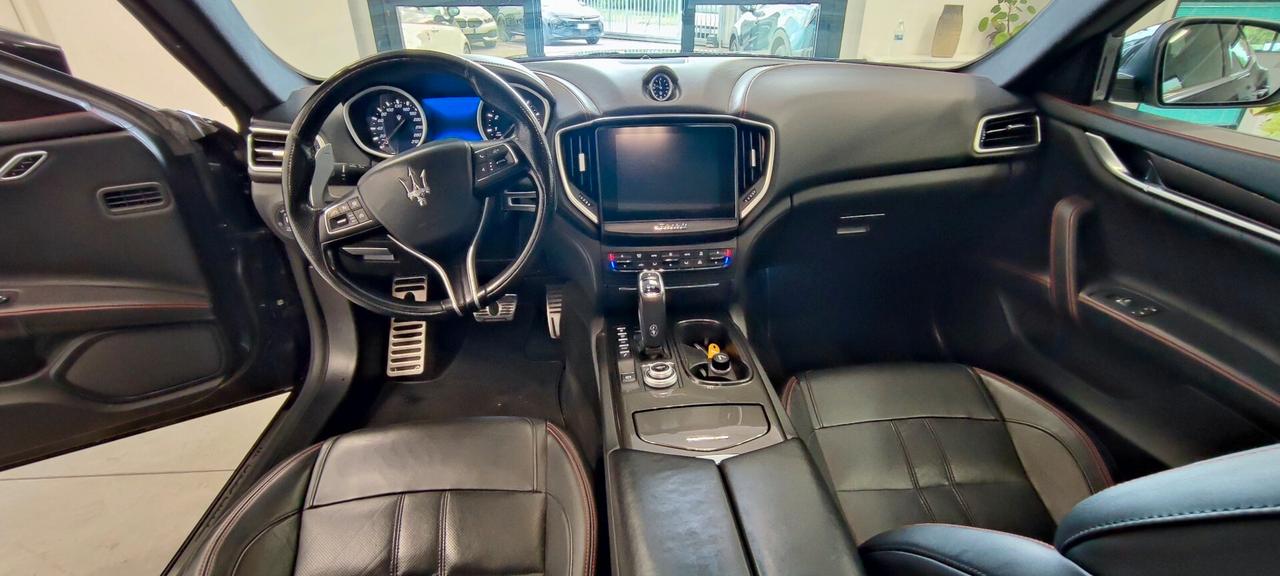 Maserati Ghibli V6 430 CV Q4 Gransport