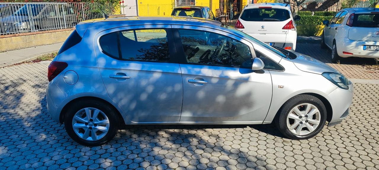 Opel Corsa 1.2 5 porte b-Color