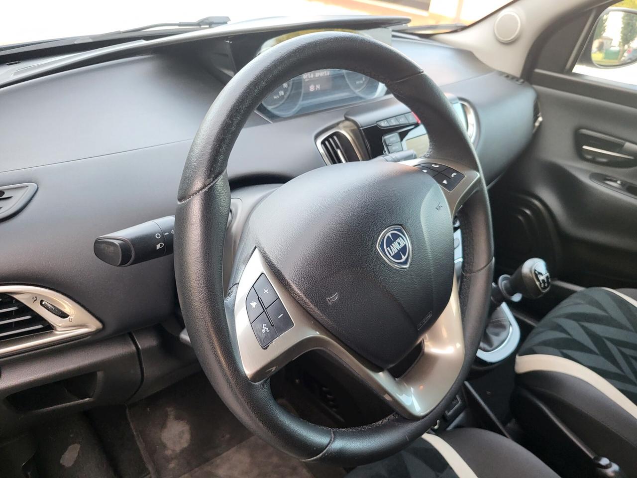 Lancia Ypsilon 1.2 69 CV 5 porte GPL Ecochic Gold