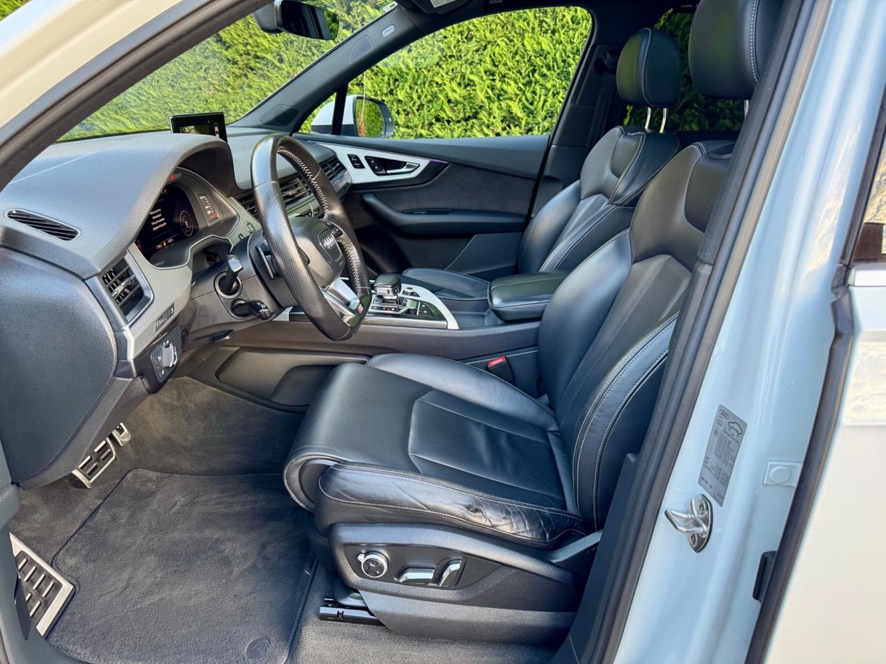 Audi Q7 S-Line Quattro 7 Posti