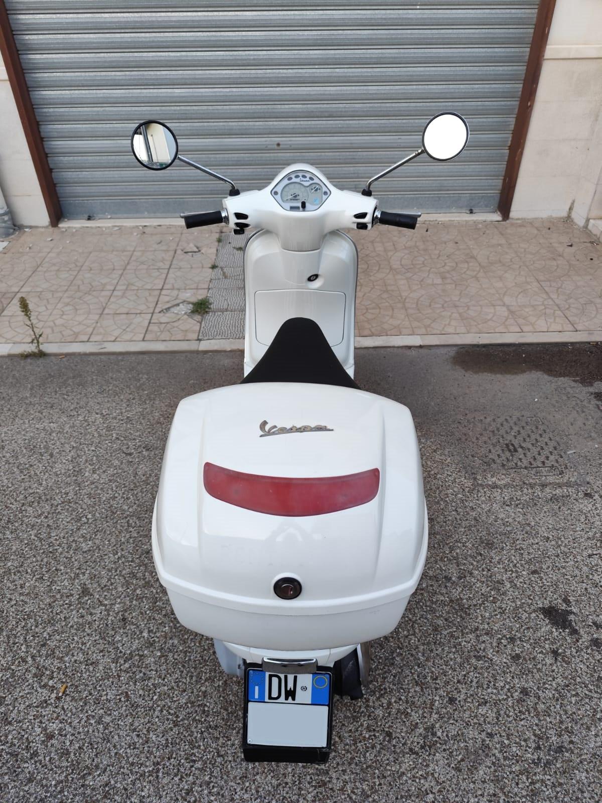 Piaggio Vespa 125 LX 2013