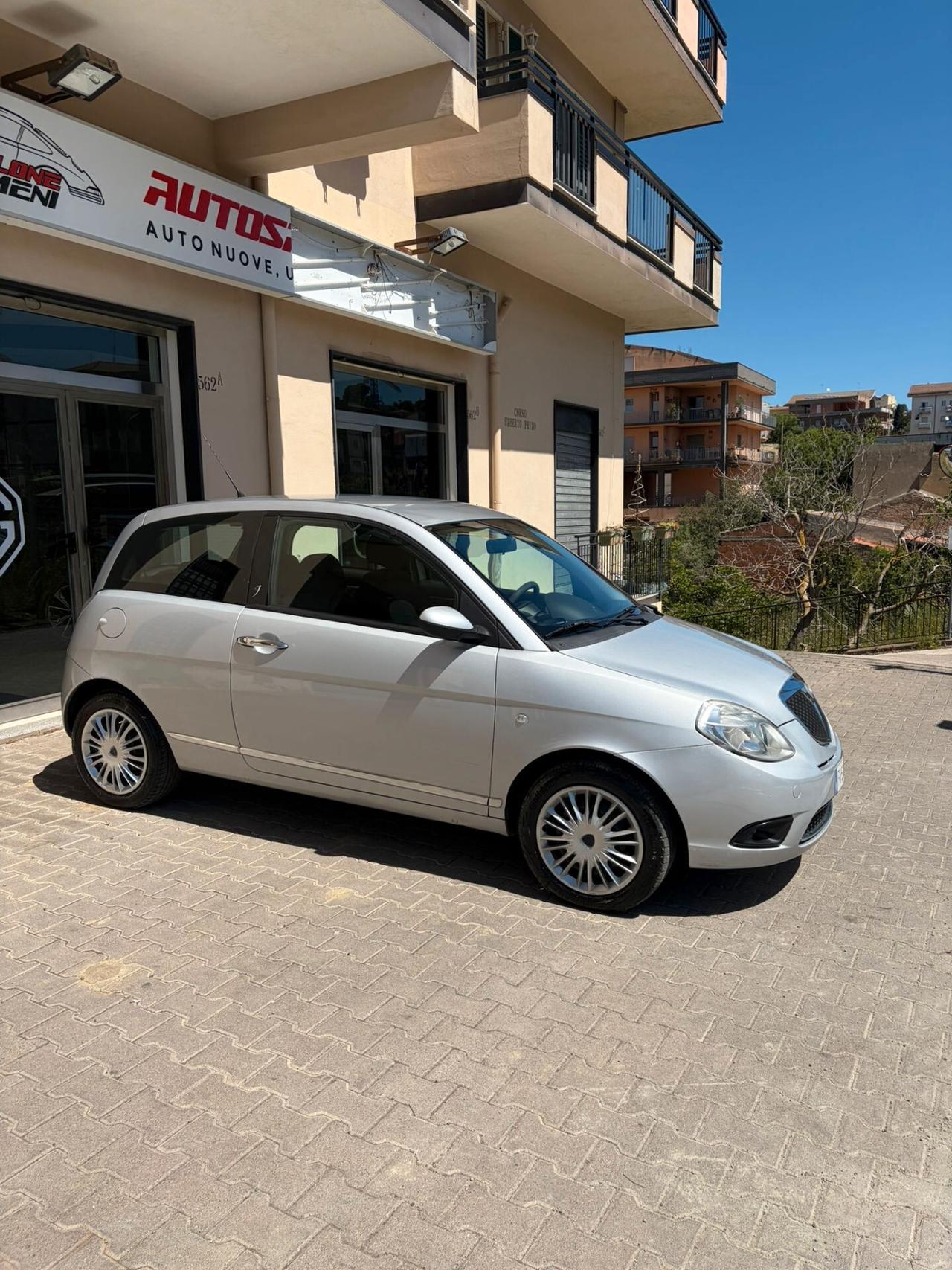 Lancia Ypsilon 1.3 MJT 90 CV Platino