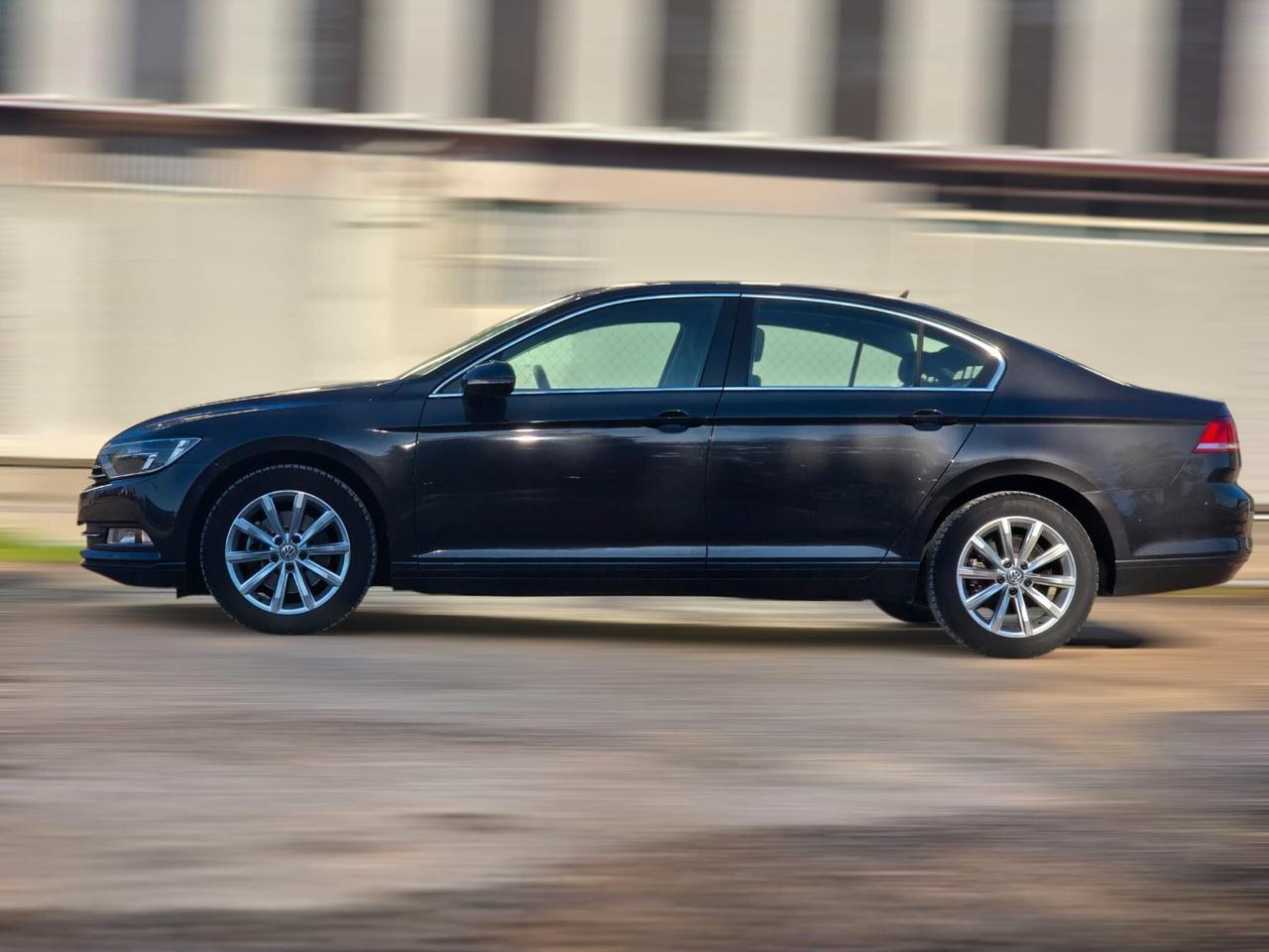 Volkswagen Passat 2.0 TDI DSG Comfortline Berlina