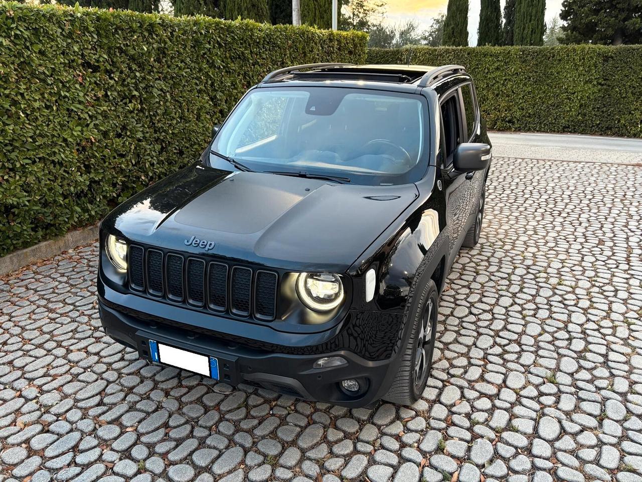 J Renegade 1.3Hyb. 4xe L-Lock Trailh 240 P-In 2021