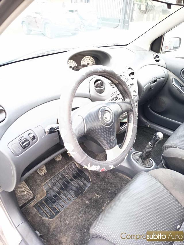 TOYOTA Yaris 1.0i 16V cat 5 porte Sol