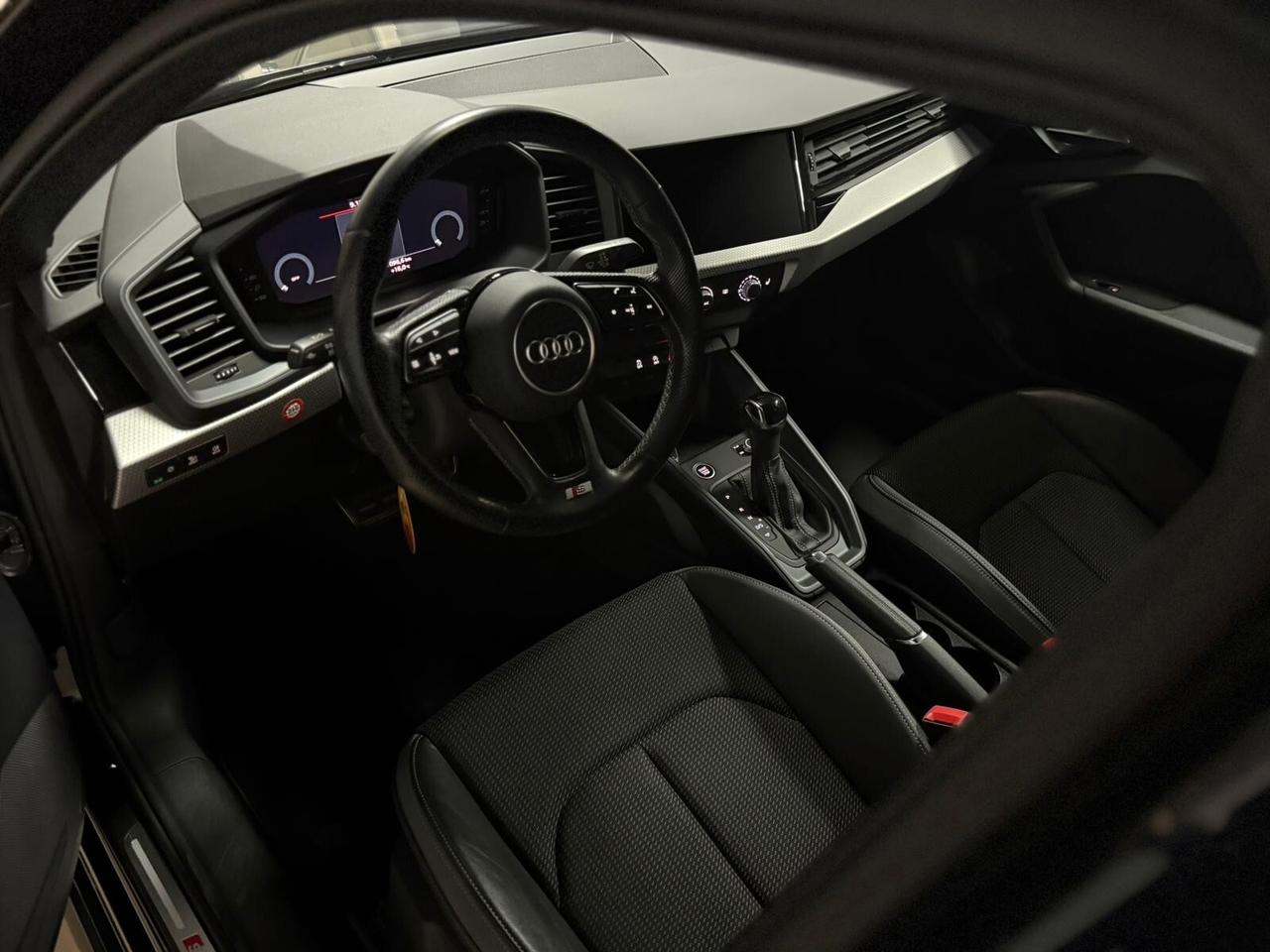 Audi A1 citycarver 30 TFSI S tronic Identity Contrast