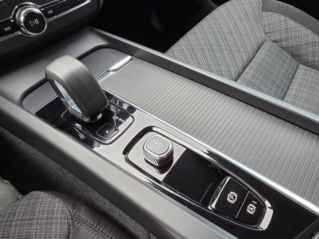 Volvo XC60 2.0 B4 BENZINA 197cv AUT. / SERVICE VOLVO!