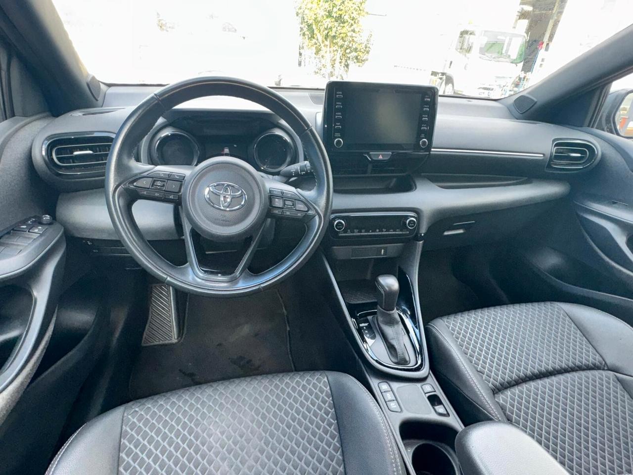 Toyota Yaris 1.5 Hybrid 5 porte Lounge tetto panoramico