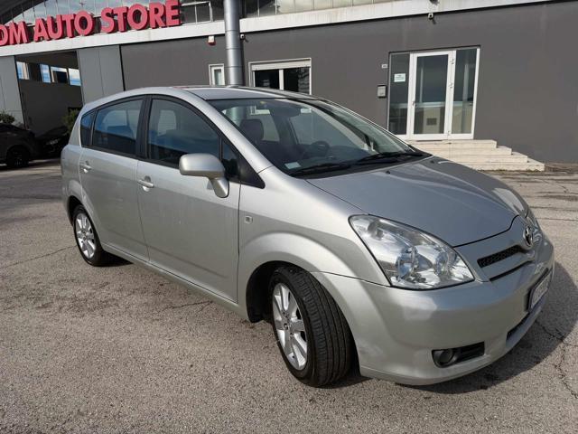 TOYOTA Corolla Verso 2.2 16V D-4D