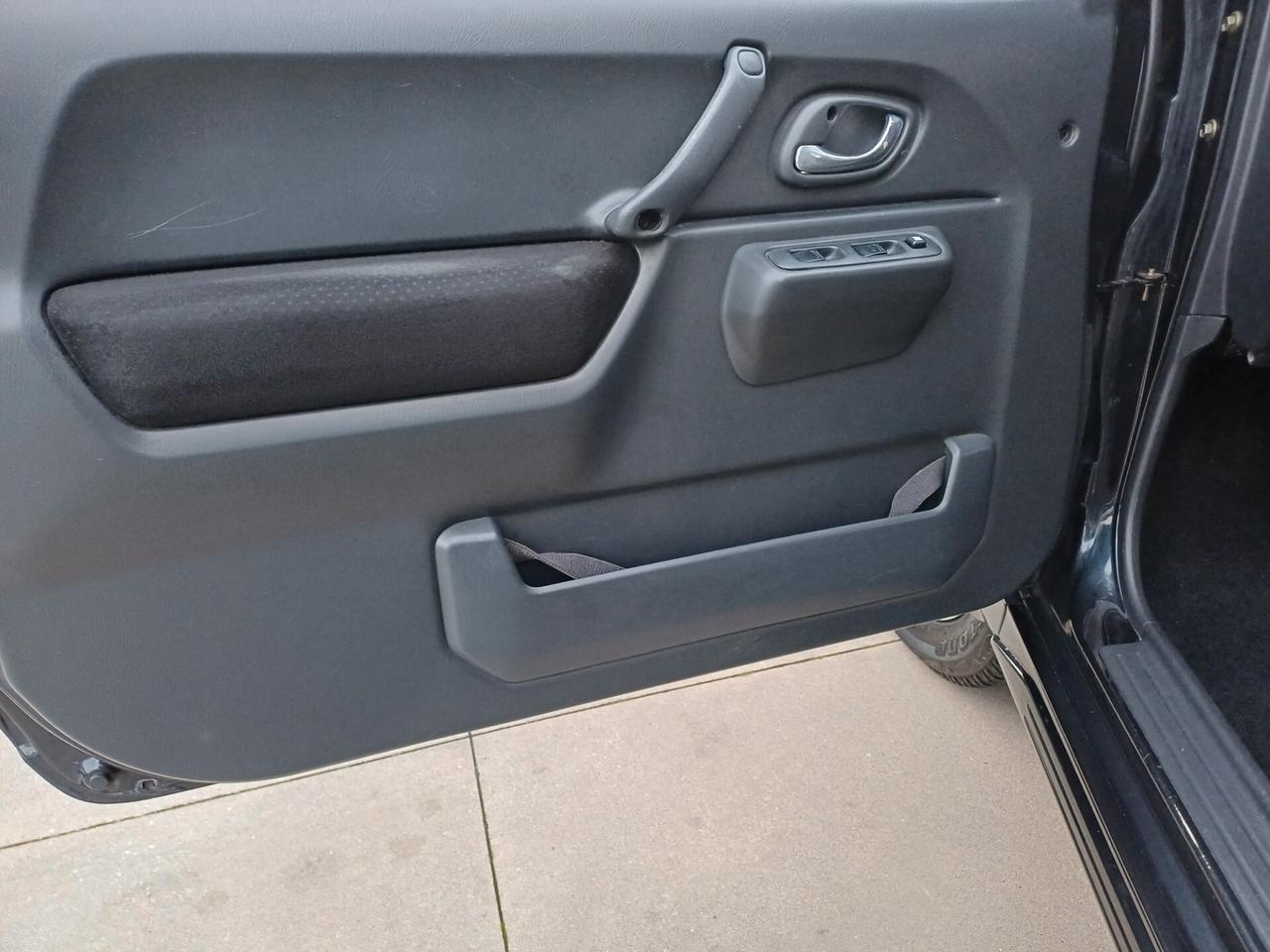 Suzuki Jimny 1.3i 16V cat 4WD JLX