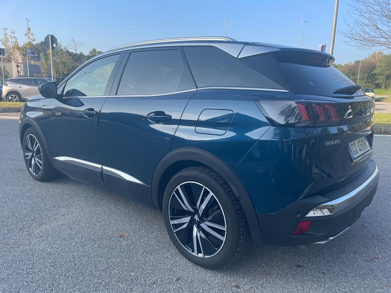 Peugeot 3008 Hybrid 225 *Automatik*Navi*Pelle*Full optional