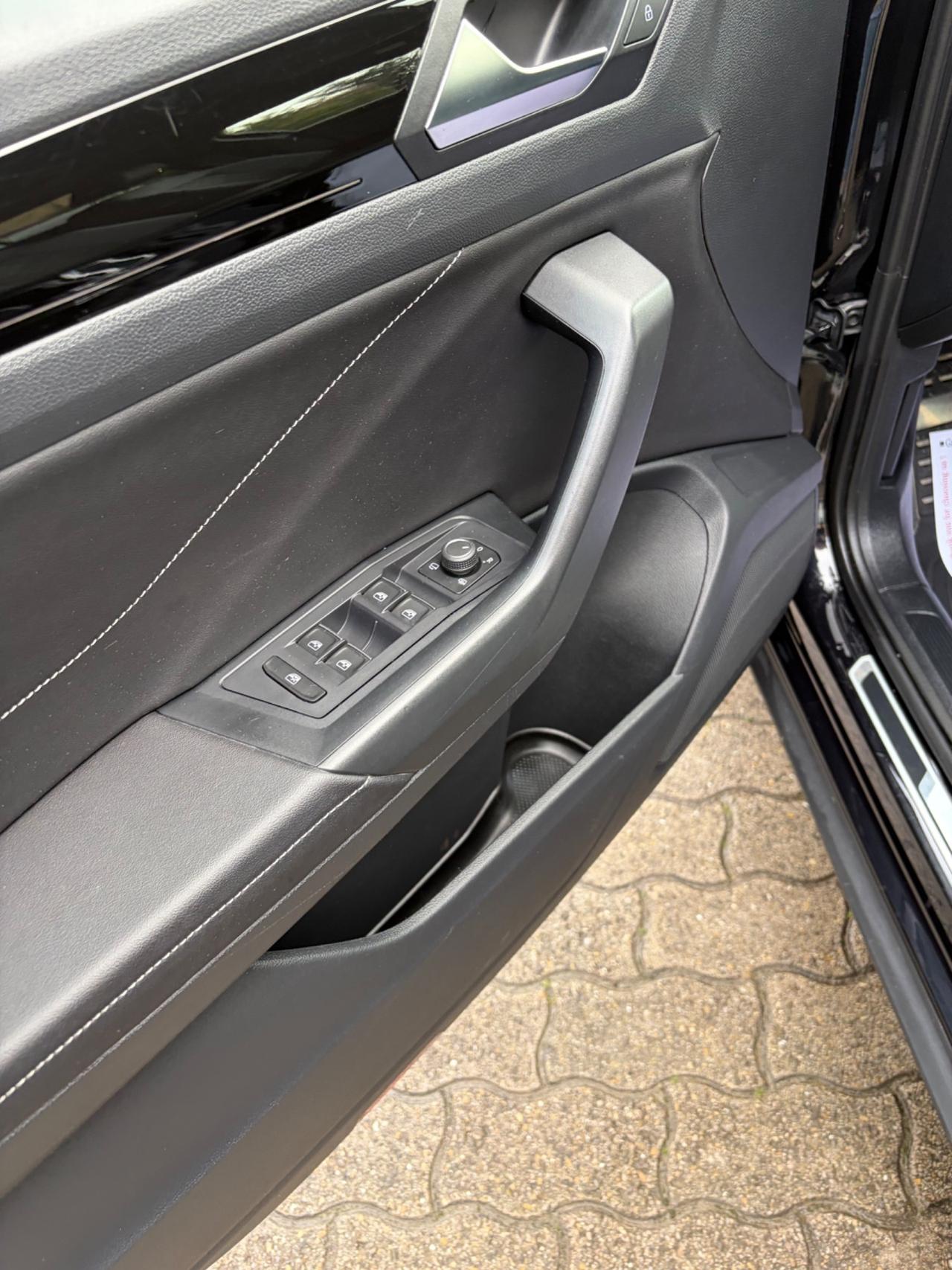 Volkswagen T-Roc 2.0 TDI SCR 150 CV DSG R-Line