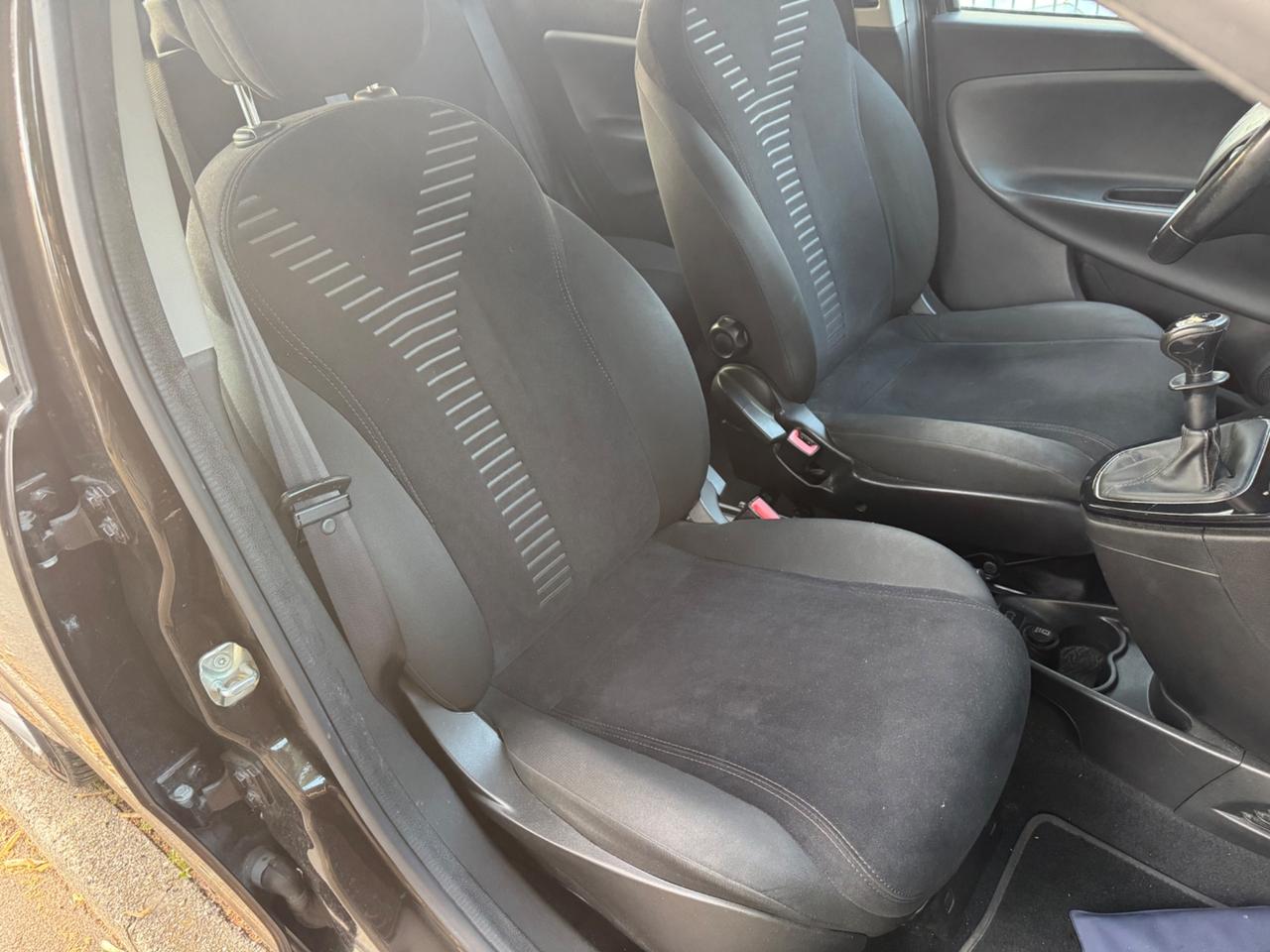 Lancia Ypsilon 1.2 69 CV 5 P garanzia 12 mesi