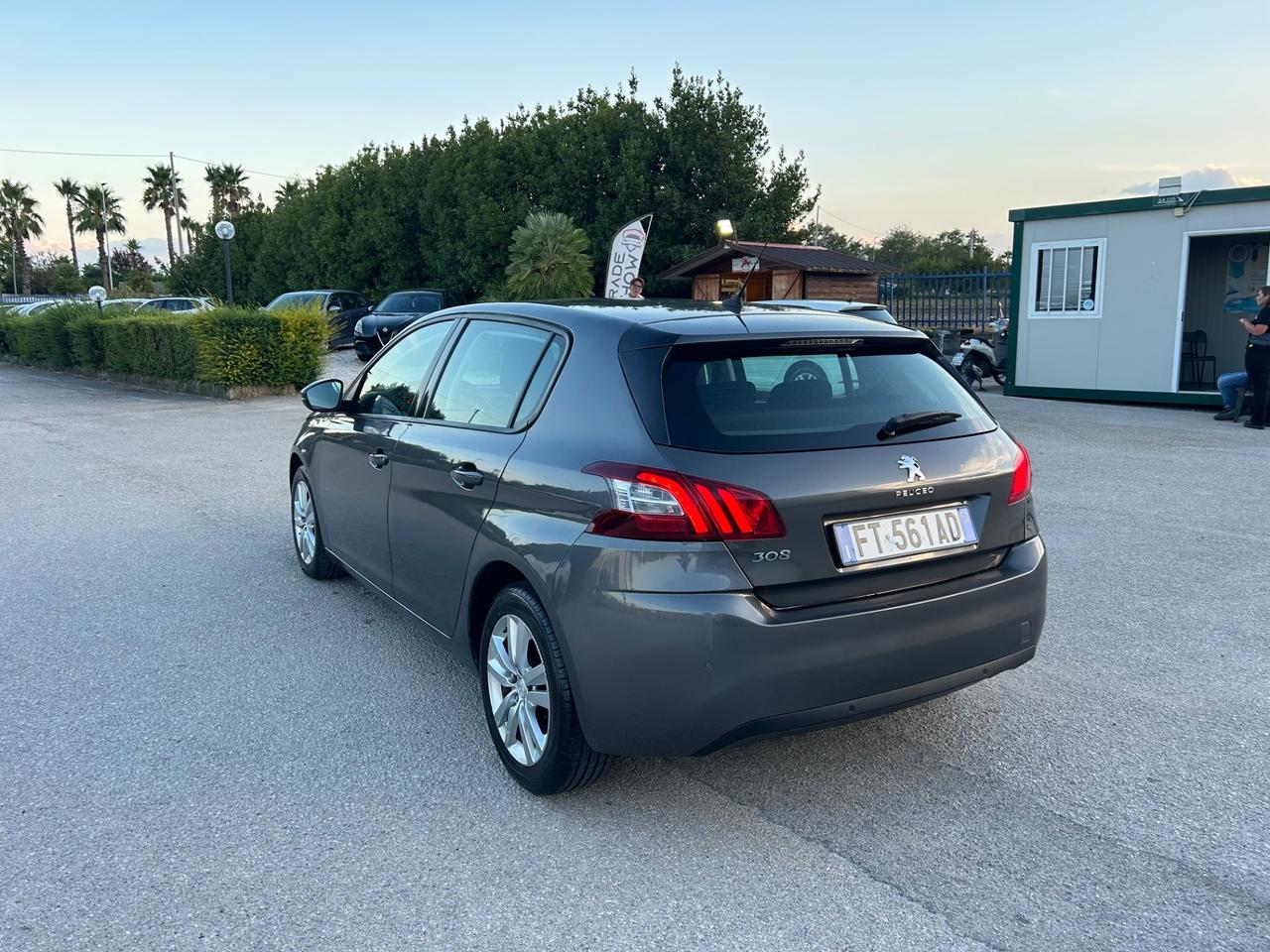 Peugeot 308 BlueHDi 130 S&S Business