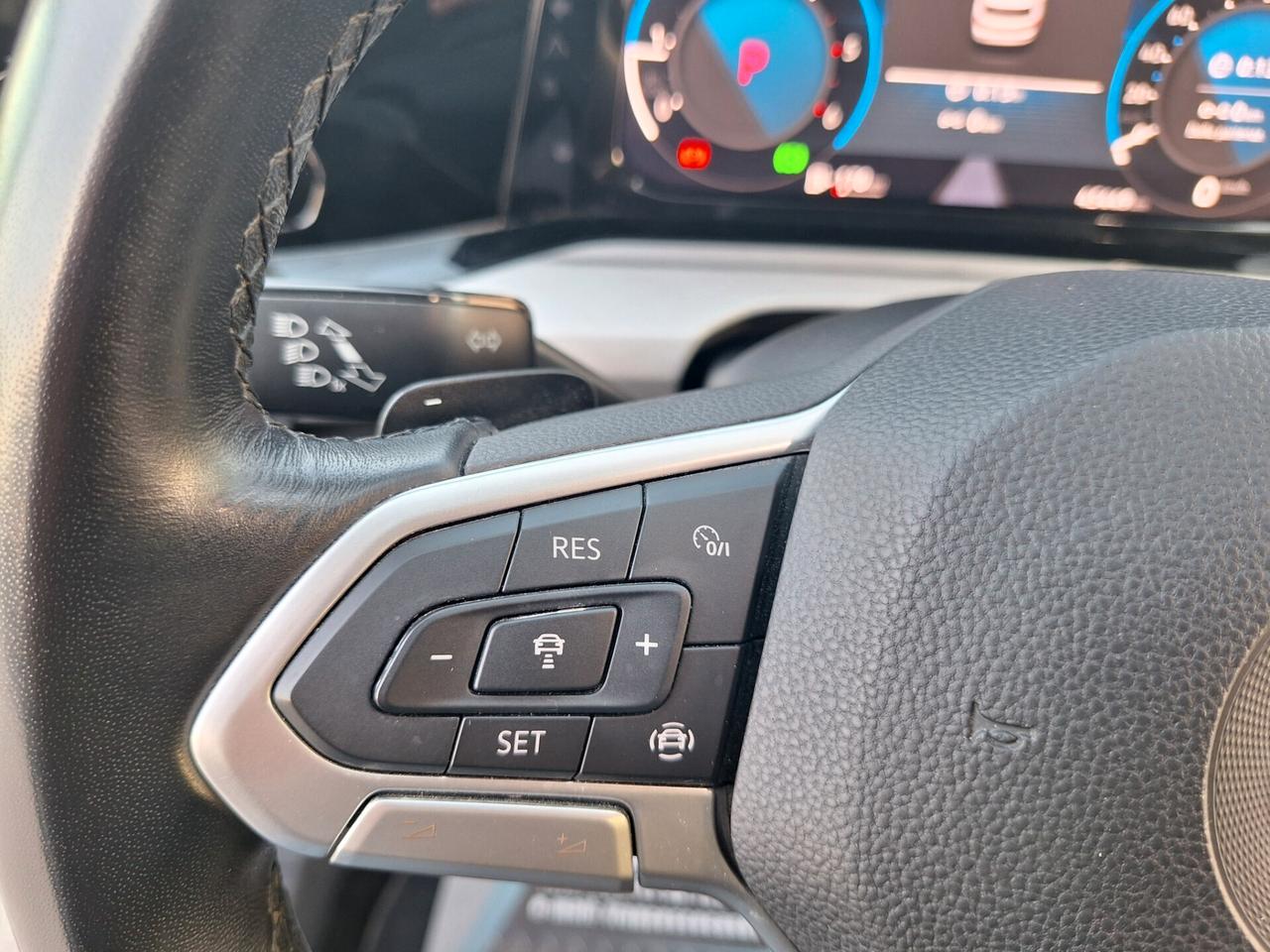 Volkswagen Golf LIFE TDI 115cv DSG NAV+RETROCAM. - 2022