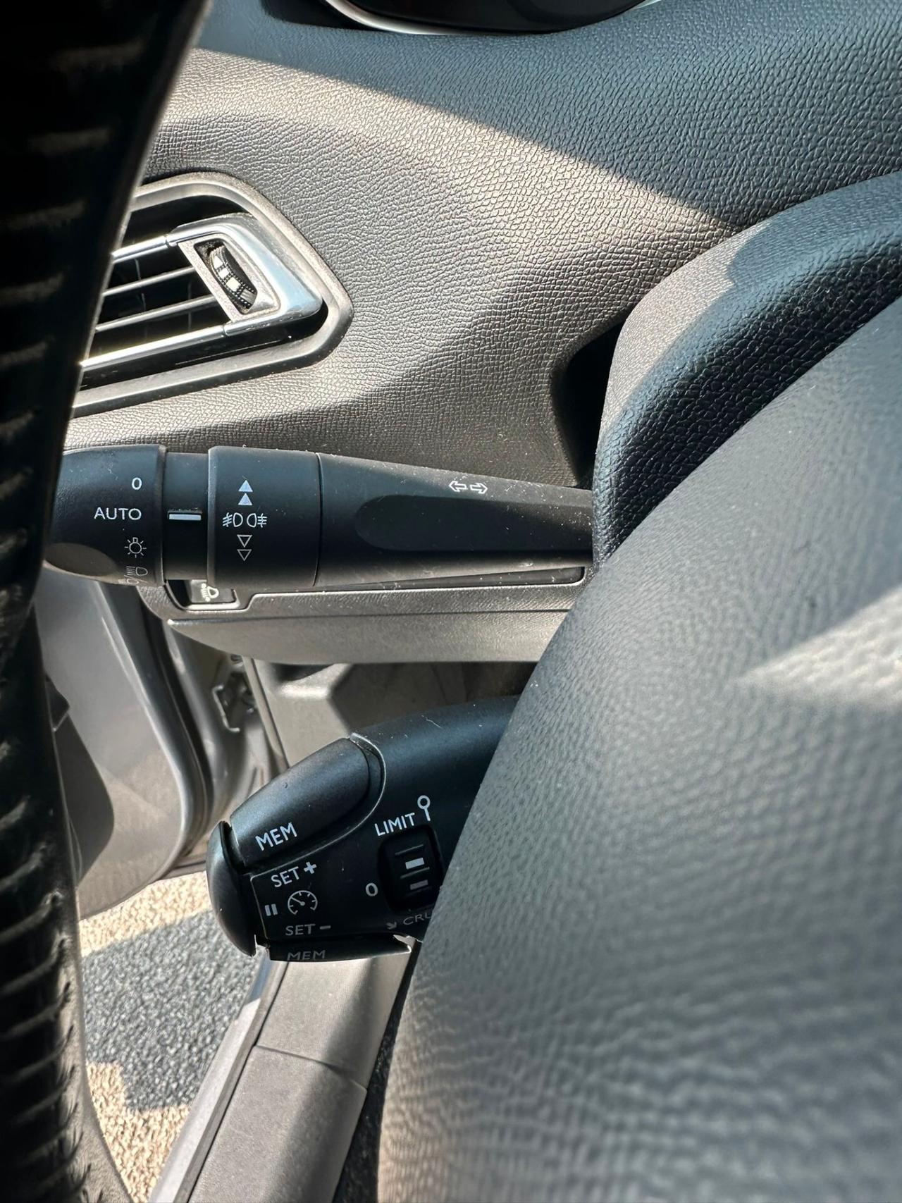 Peugeot 308 BlueHDi 100 S&S SW Business