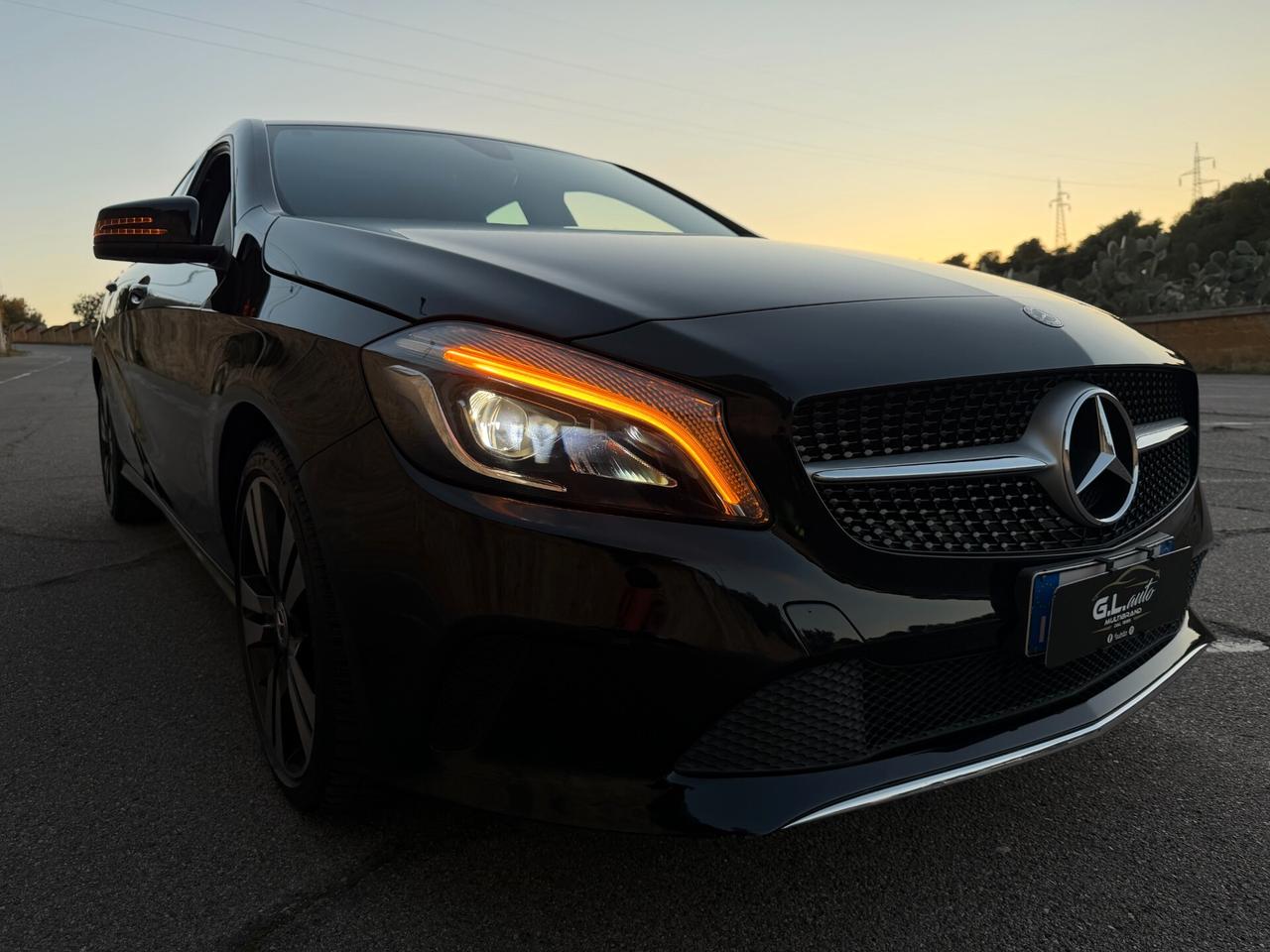 Mercedes A180 SPORT/1500 110CV/FULL LED/NAVI/18"