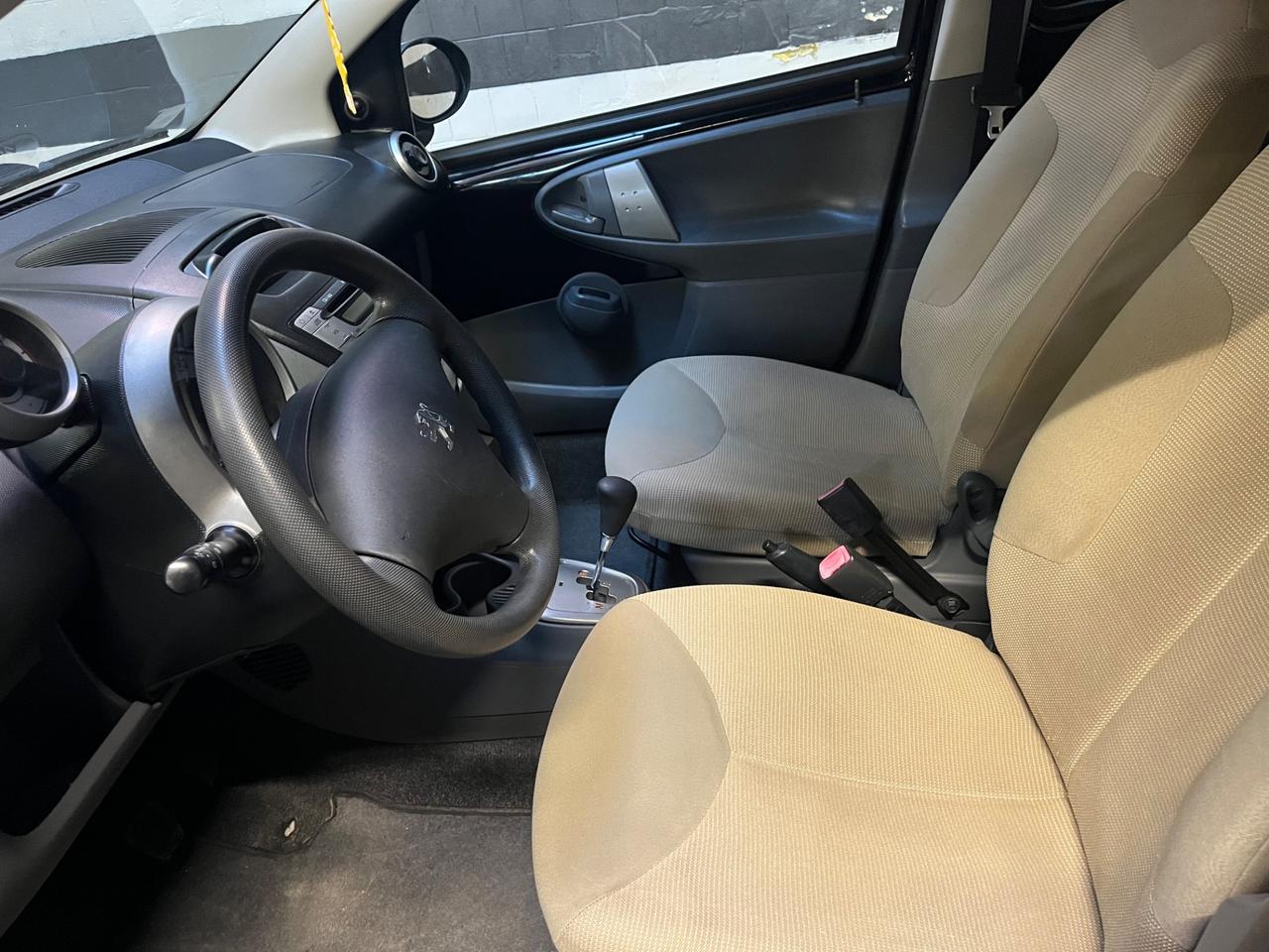 Peugeot 107 1.0 68CV 5p. Sweet Years 2Tronic