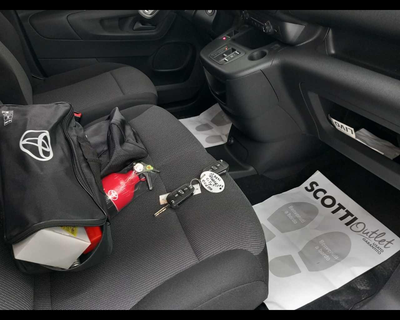TOYOTA P.CITY EV L1 50KWH S CMF23