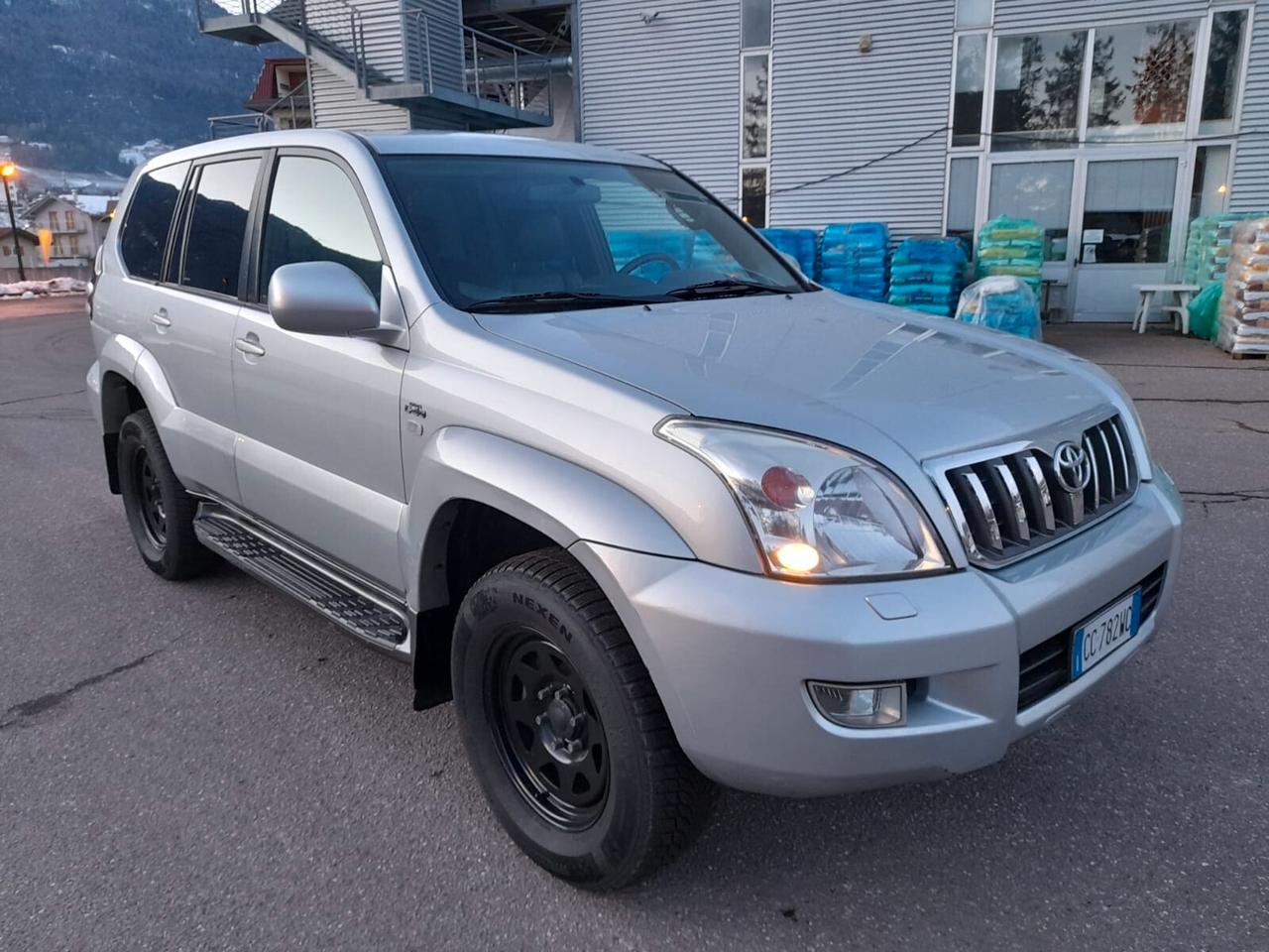 Toyota Land Cruiser 8 POSTI 3.0 D-4D 5p. aut. Wagon