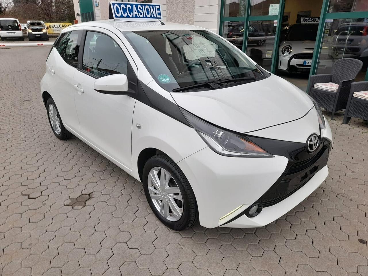 Toyota Aygo 1.0 VVT-i 69 CV 5 porte x-play TSS MMT