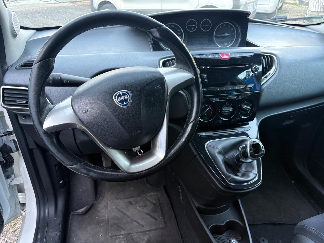 Lancia Ypsilon 0.9 TwinAir 85 CV 5 porte Metano Ecochic Silver