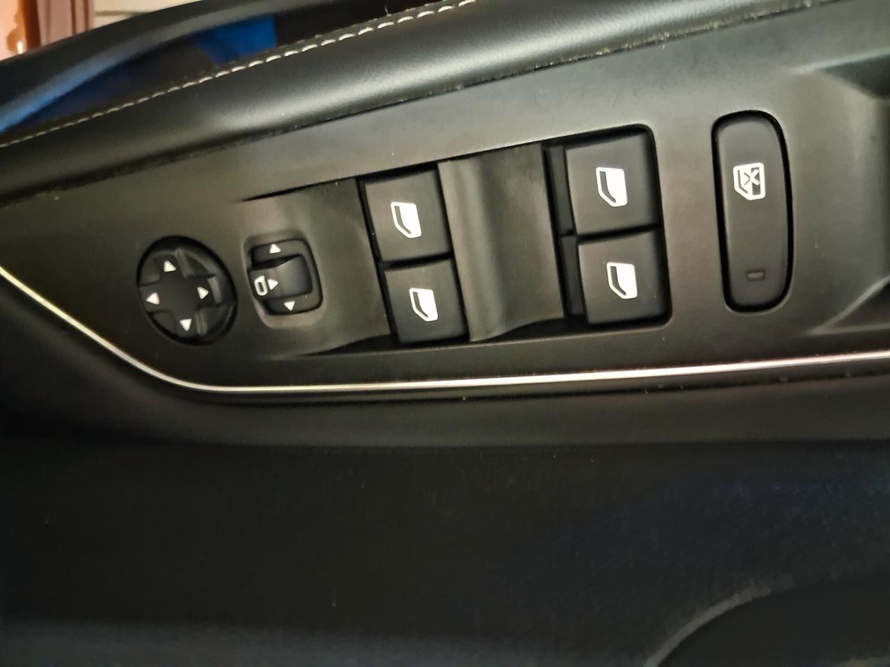 Peugeot 3008 BlueHDi 1.6 hdi unico prop 2017